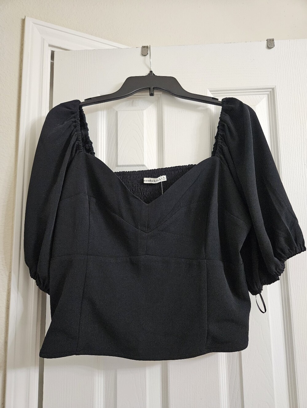 Abercrombie Puff Sleeve Sweetheart Neckline Top